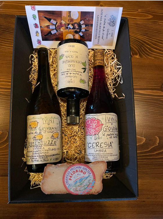 Cesto 2 Bottiglie + Olio + Pecorino stagionato