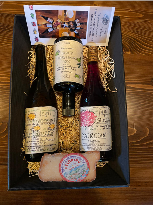 Cesto 2 Bottiglie + Olio + Pecorino stagionato