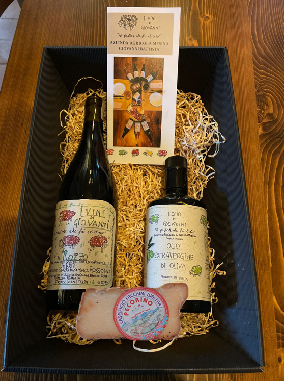 Cesto Singolo Vino + Olio + Pecorino stagionato