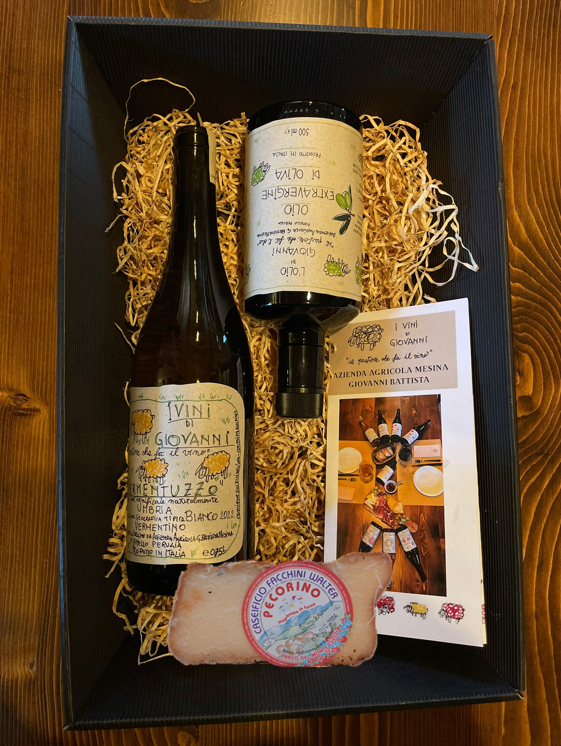 Cesto Singolo Vino + Olio + Pecorino stagionato
